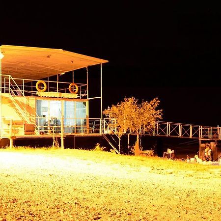Delta Pontoon Hotel Mahmudia Eksteriør billede