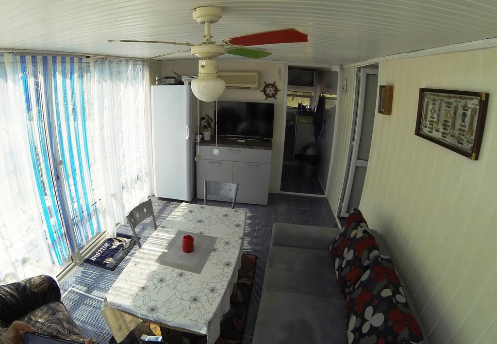 Delta Pontoon Hotel Mahmudia Eksteriør billede