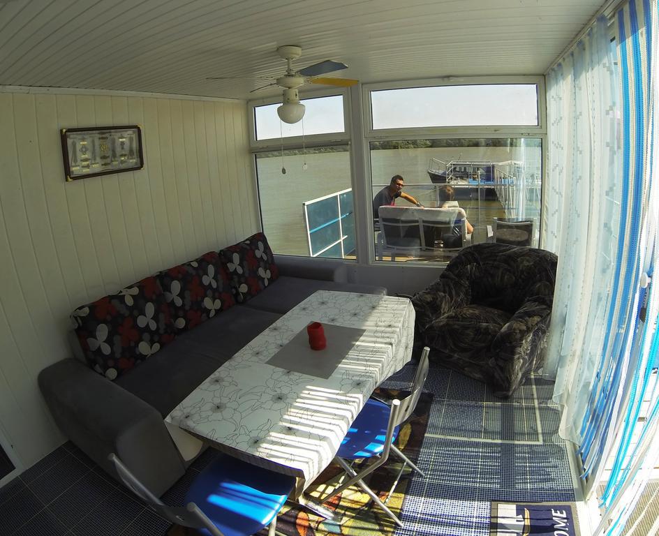 Delta Pontoon Hotel Mahmudia Eksteriør billede