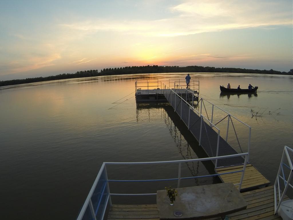 Delta Pontoon Hotel Mahmudia Eksteriør billede