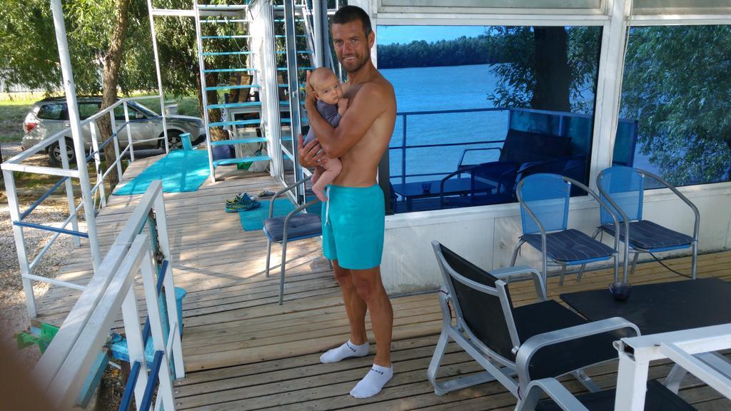 Delta Pontoon Hotel Mahmudia Eksteriør billede
